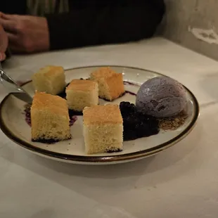 Chiffon Cake w/ Blueberry Ice cream