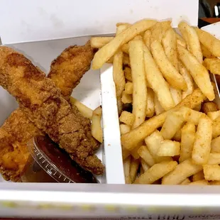 Combo chicken tenders w/bbq dipping sauce and regular fries w/bbq seasoning. Must eat when hot.