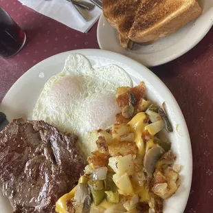 Ribeye and eggs with potatoes