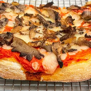 Mushrooms pizza