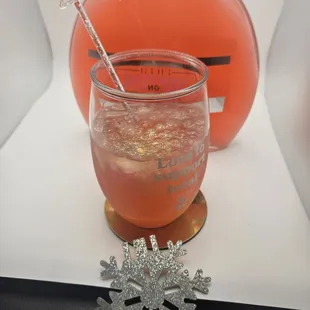 Poti9n mox with sparkling soda, edible glitter, and a light cube. Be your own mix master!