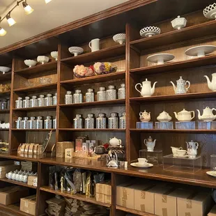 a shelf full of teapots