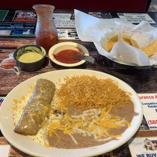 Had the lunch enchilada plate with steak fajita was delicious