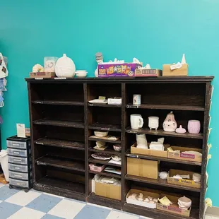 Items waiting to be fired up or finished items ready to be picked up