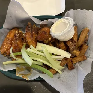 poultry, fried chicken, chicken wings, fried chicken wings, bbq chicken, food, bbq wings, chicken wings and fried chicken, chicken