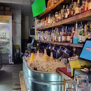 Full bar craft beers on tap