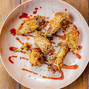 a plate of chicken wings with sauce