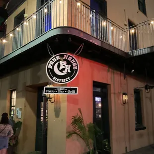 the outside of the restaurant