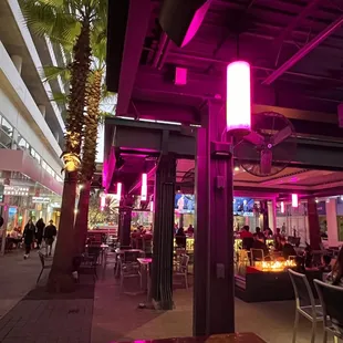 the outside of the restaurant