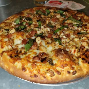 chicken bruschetta pizza, good!