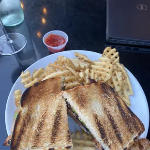 POUR Restaurant & Bar