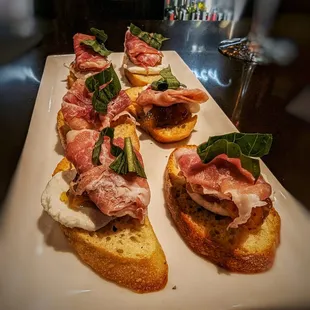 Goat cheese and prosciutto crostini