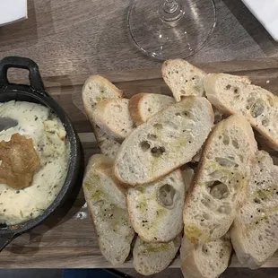 Crostini and cheese with roasted garlic