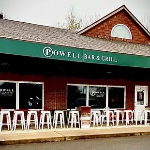 the outside of the restaurant