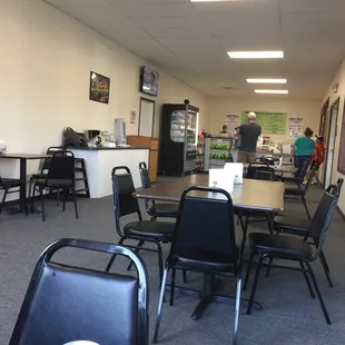 the interior of a fast food restaurant