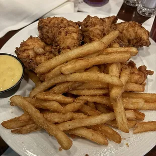Chicken strips and fries with honey mustard