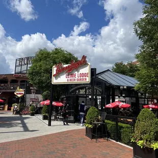 the outside of a restaurant