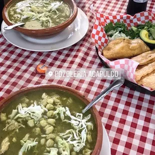 Green chicken pozole