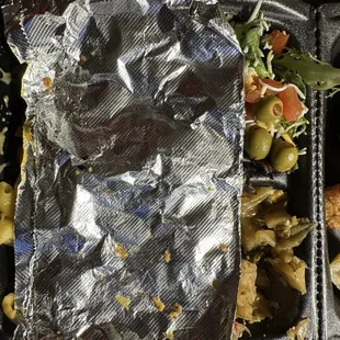 Foil used to divide the fried food from the sides.