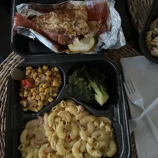 Mac &amp; crawfish, broccoli, corn, grilled lobster