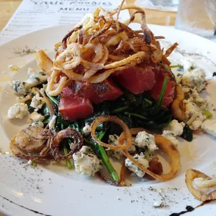 Seared Ahi Tuna Salad.....Amazing! Excellent quality food. A must visit place!