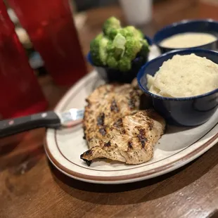 Prairie Chicken, Mashed Potatoes, White Gravy, Steamed Broccoli