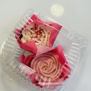 Red velvet cupcake & Raspberry cupcake