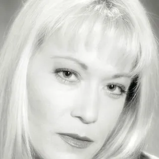 Elizabeth R.