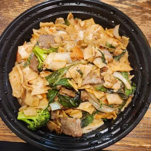 Pad khi mao drunken noodles with beef level 1 spice