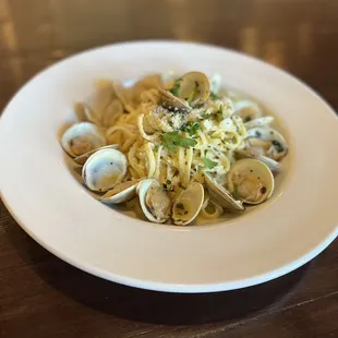 BLACK MUSSELS Extra Virgin Olive Oil, Garlic, Gremolata, Bruschetta