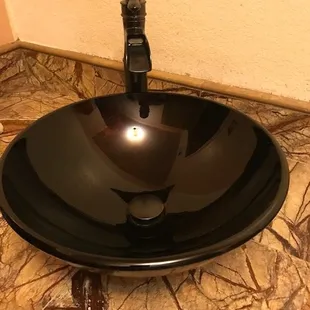 This top set bowl really complimented the bathroom. The customer chose oil rubbed bronze to give the bathroom an old rustic/ western look.