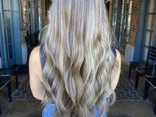 R Salon & Spa