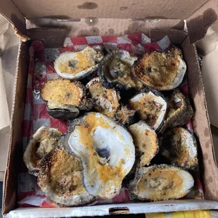 Scorched oysters and so much grease/butter.