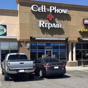 Tierra Este location store front.