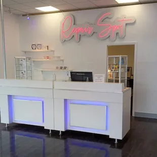 Help desk at the new Montana location.