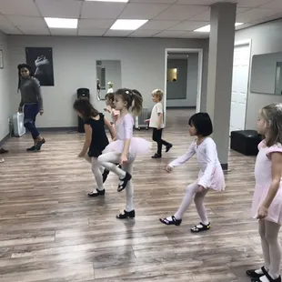 Primary Ballerinas ages 5-6