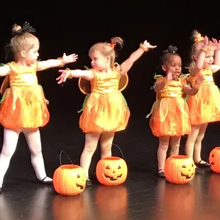Twinkle Toes . Our youngest dancers (ages2-3)