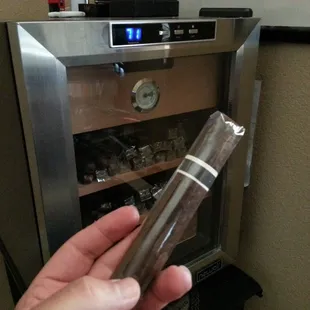 Cromagnon by Roma Craft...Connecticut Broaldleaf wrapper, absolutely delicious!