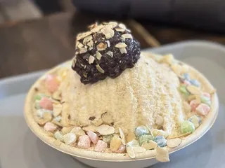 Myomee Coffee & Dessert Cafe