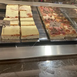 Cheese and carni pizza