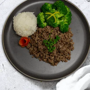 a plate of meat, rice, and broccoli
