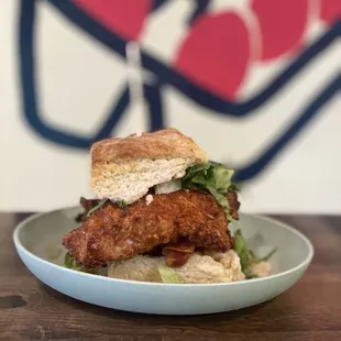 a chicken sandwich on a plate