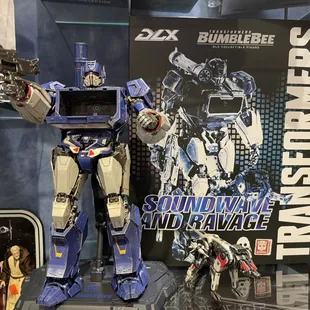 DLX Soundwave and Ravage

Incredible detail and features