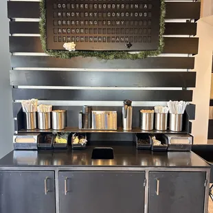 Condiment station