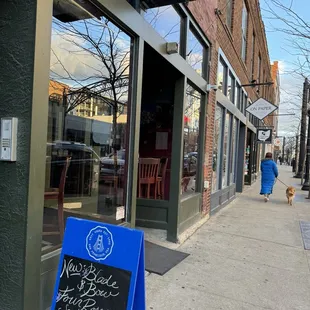 a sign outside of a restaurant