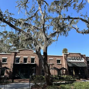 Located in Plant Street Market