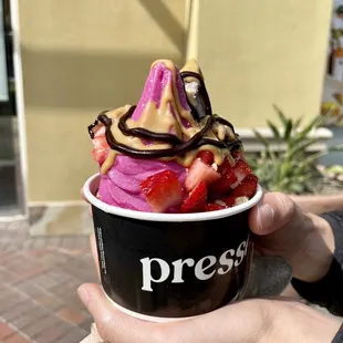 Dragon Fruit Freeze (with Toppings), Ube