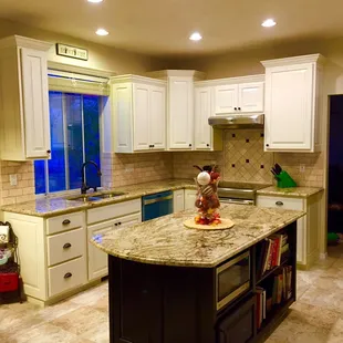 Kitchen Remodel: Siena Bordeaux Granite, Travertine Tile Backsplash, Off White Maple Cabinets and Espresso Island.