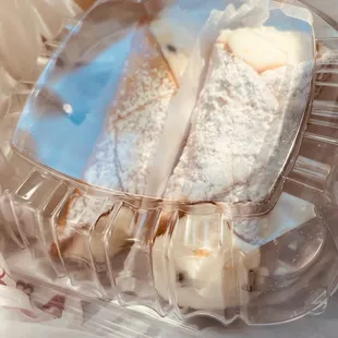 Cannolis, plastic container