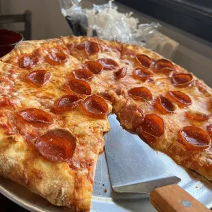 Small pepperoni pizza